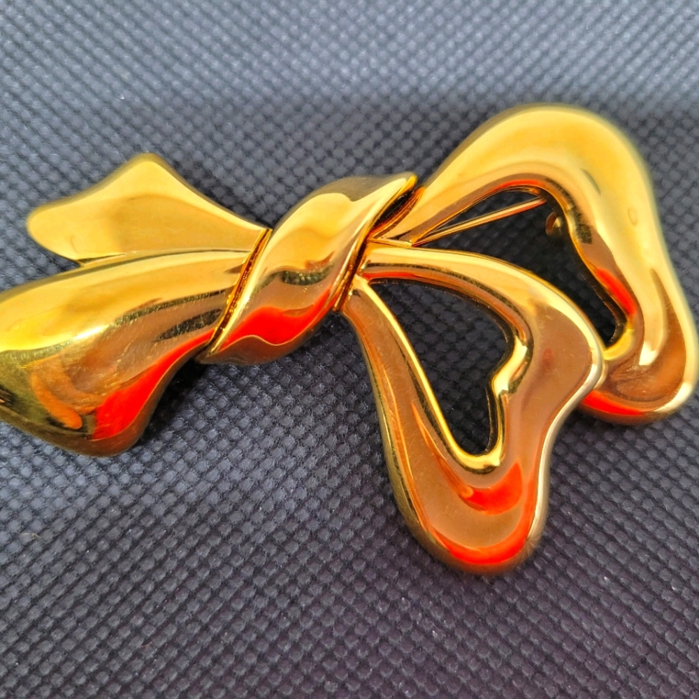 Vintage MONET signed Gold Plated Ribbon Bow Brooch